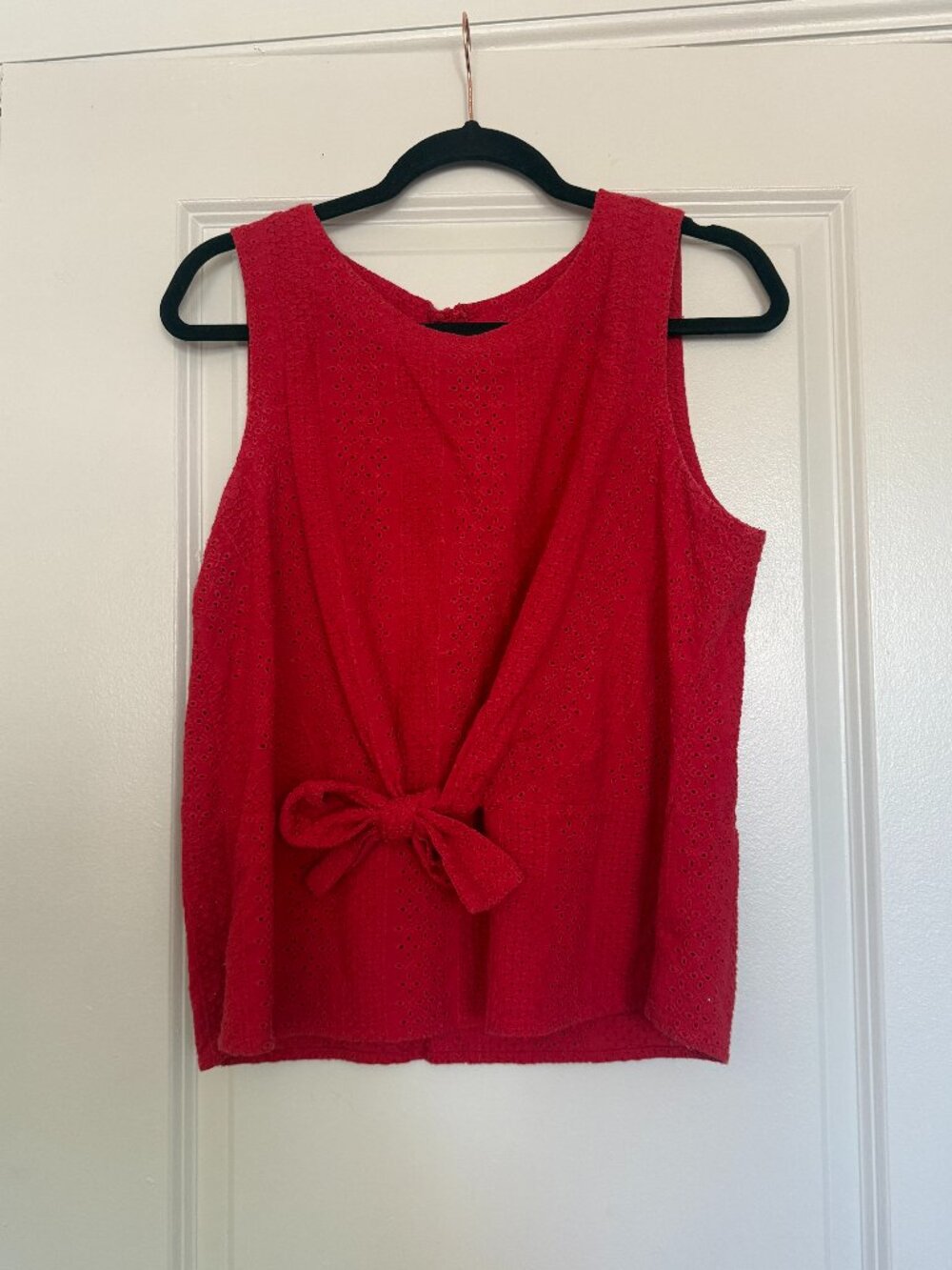 Liz Claiborne Red Eyelet Tie-Front Sleeveless Cotton Blouse Size Medium